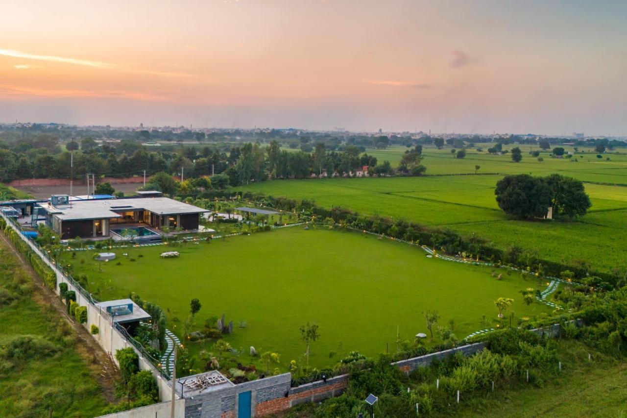 Stayvista'S Anantam - Luxury 4Br Villa With Huge Swimming Pool In Delhi New Delhi Exterior photo