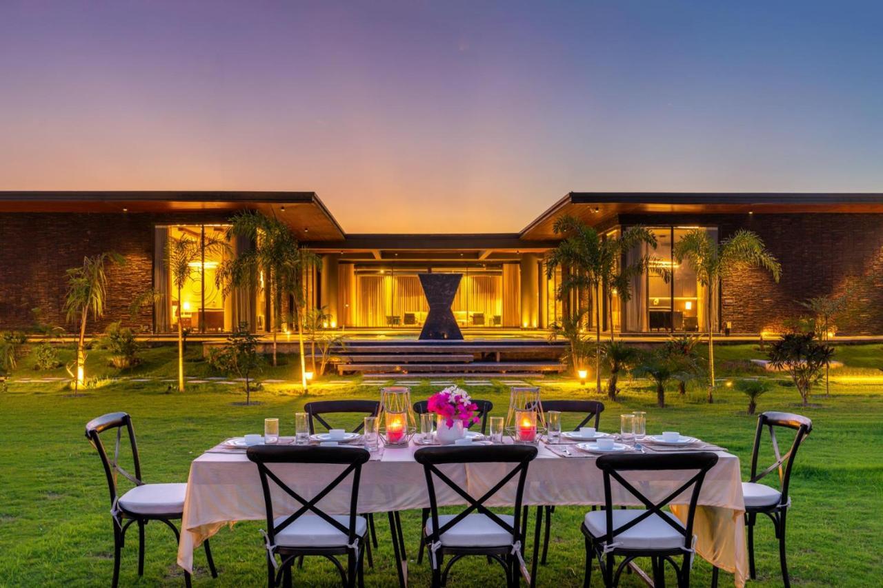 Stayvista'S Anantam - Luxury 4Br Villa With Huge Swimming Pool In Delhi New Delhi Exterior photo