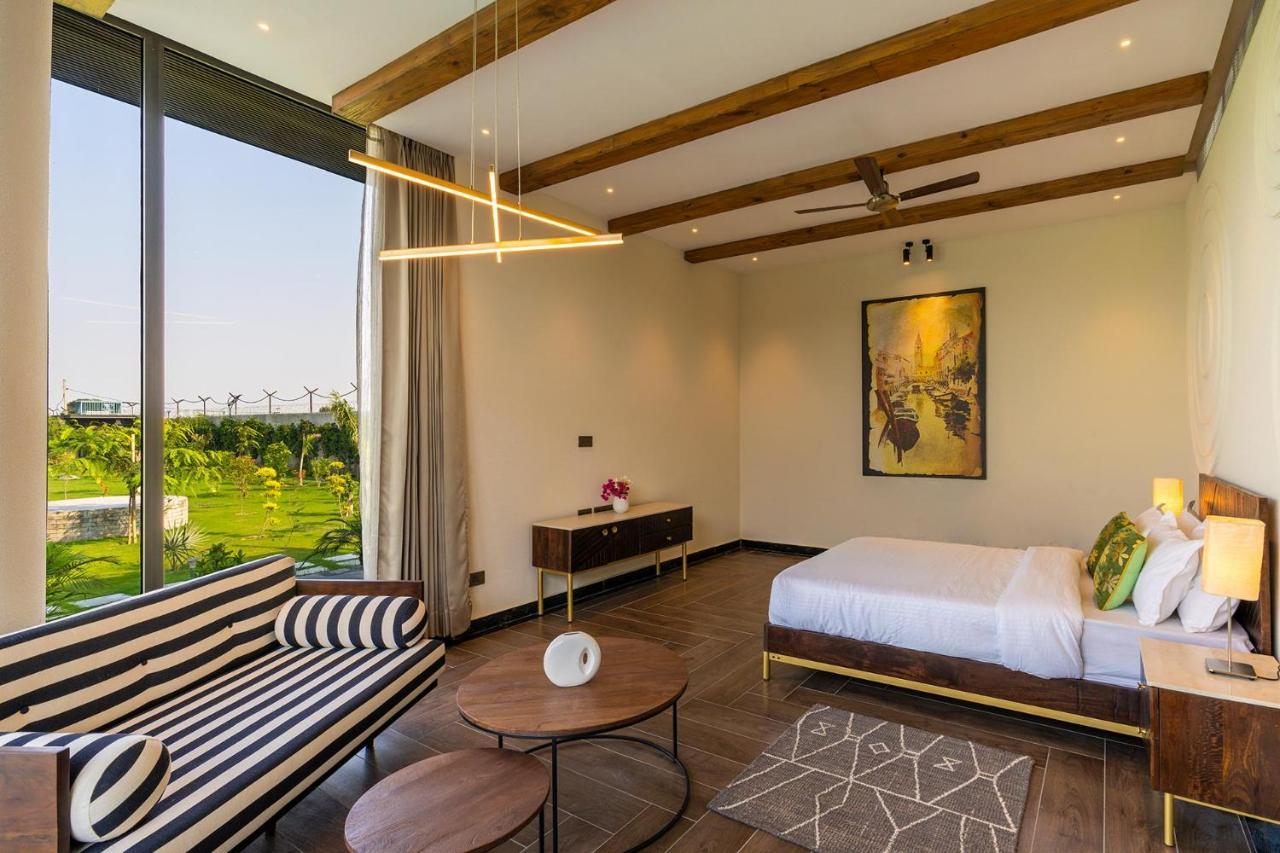 Stayvista'S Anantam - Luxury 4Br Villa With Huge Swimming Pool In Delhi New Delhi Exterior photo